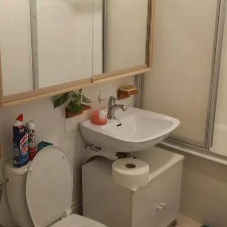 Private With 2 Double Bed Metro 5 No Key Check In 8pm- Checkout 12noon Homestay
