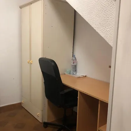 Homestay Private With 2 Double Bed Metro 5 No Key Check In 8pm- Checkout 12noon Bobigny