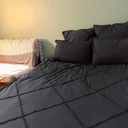 Private With 2 Double Bed Metro 5 No Key Check In 8pm- Checkout 12noon *