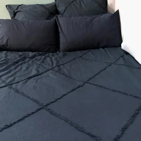 Private With 2 Double Bed Metro 5 No Key Check In 8pm- Checkout 12noon Bobigny