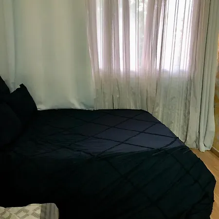 Private With 2 Double Bed Metro 5 No Key Check In 8pm- Checkout 12noon