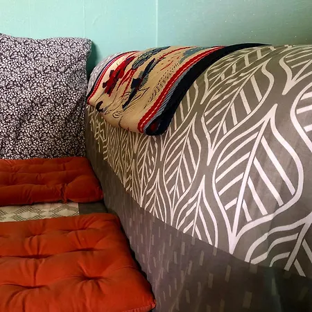 Private With 2 Double Bed Metro 5 No Key Check In 8pm- Checkout 12noon Homestay
