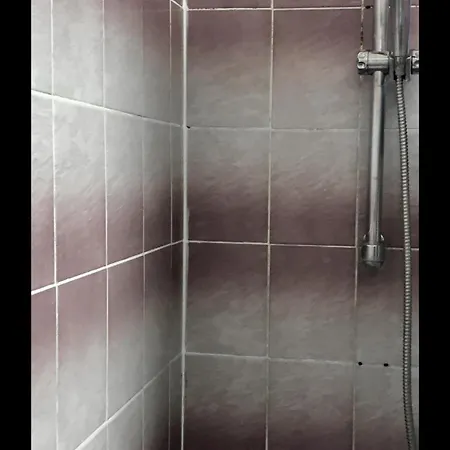 Private With 2 Double Bed Metro 5 No Key Check In 8pm- Checkout 12noon Homestay Bobigny