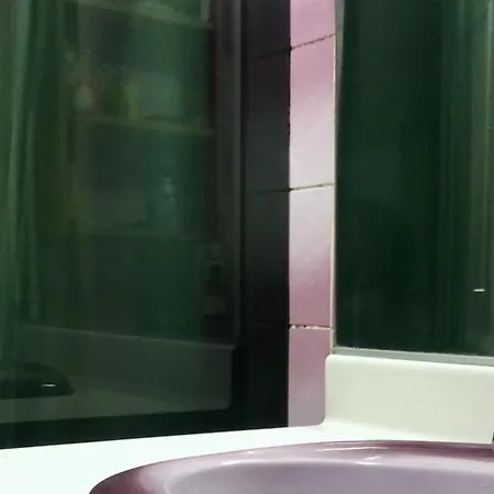 Homestay Private With 2 Double Bed Metro 5 No Key Check In 8pm- Checkout 12noon Bobigny