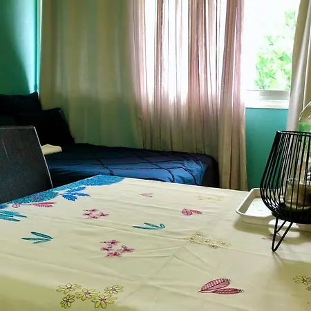 Private With 2 Double Bed Metro 5 No Key Check In 8pm- Checkout 12noon