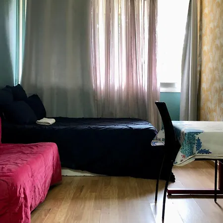 Private With 2 Double Bed Metro 5 No Key Check In 8pm- Checkout 12noon * Bobigny